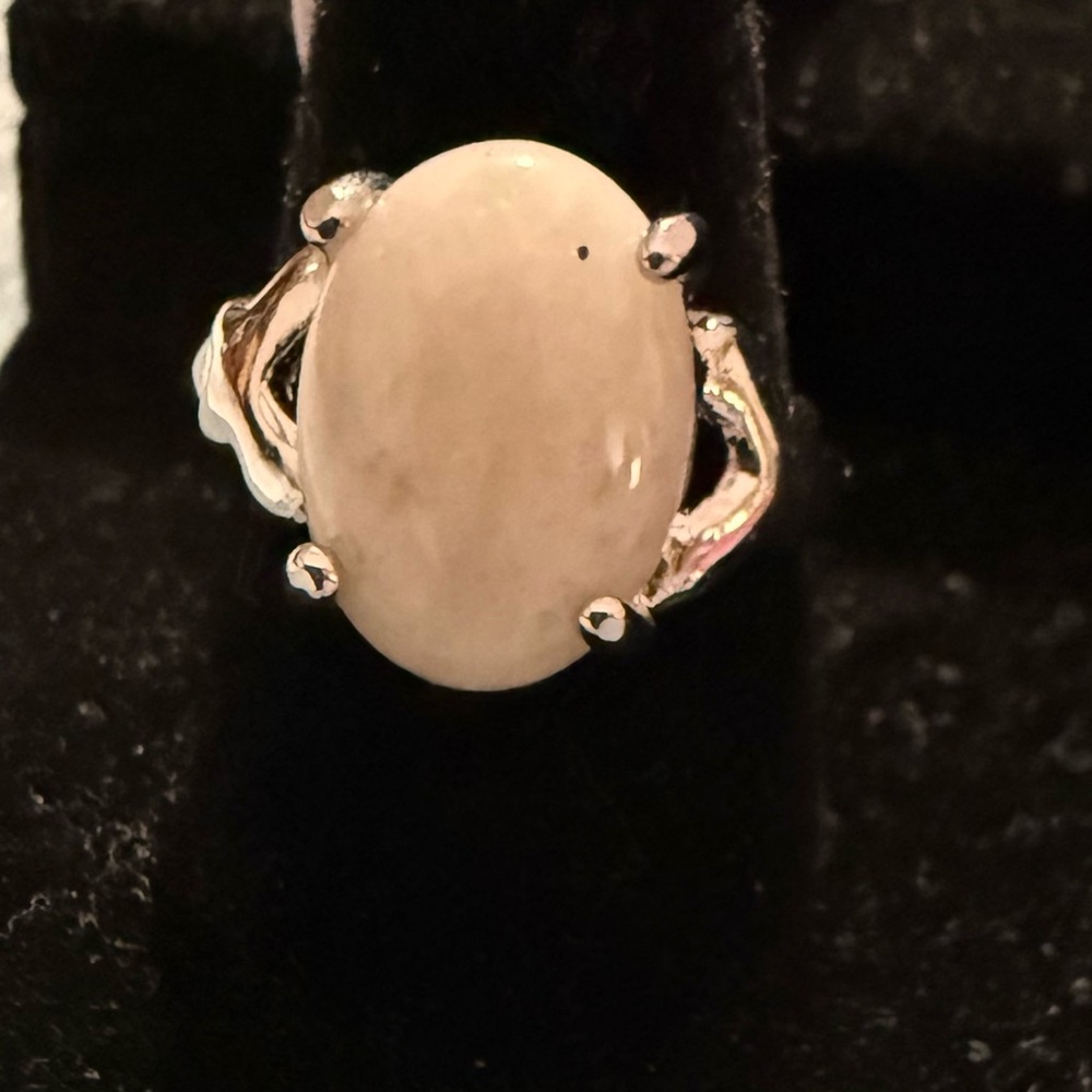 Silver Tone Milky Stone Oval Statement Ring Size 8 NWT